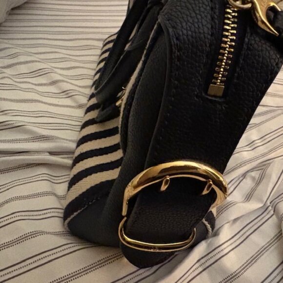 Lauren Ralph Lauren handbag featuring a classic nautical-inspired design - Picture 5 of 5
